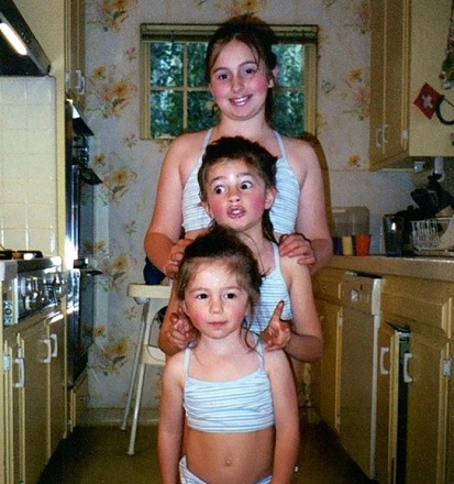 Diana Silvers Height, Weight, Age, Boyfriend, Biography, Family & More 7 An old picture of Diana Silvers with her sisters Ray Silvers and Elizabeth Silvers