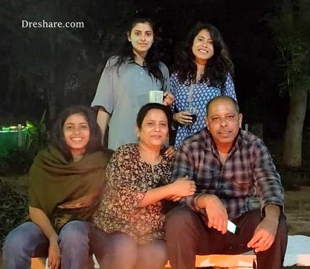 Anisha Victor with her dad Gerrald Victor, mom Anita Victor, and sisters Grusha & Akansha Victor