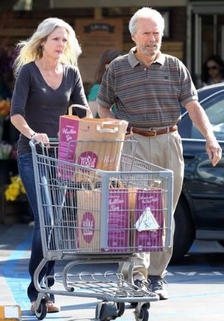 Christina Sandera Wiki, Age (Clint Eastwood's Girlfriend) Biography & More 7 Christina sandera with Clint Eastwood during shopping