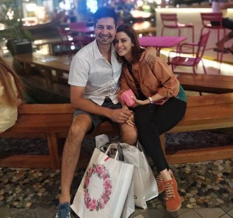 Ekta Kaul Height, Weight, Age, Husband, Boyfriend, Biography, Family & More 28 Ekta Kaul loves shopping