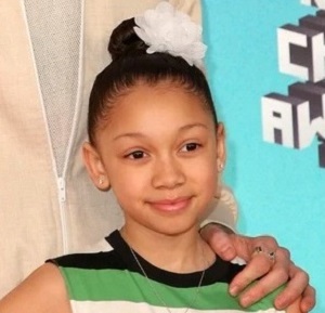 Emma Cannon Wiki, Age (MGK's Wife) Kids, Biography, Family & More 9 Emma Cannon's child Casie Colson Baker