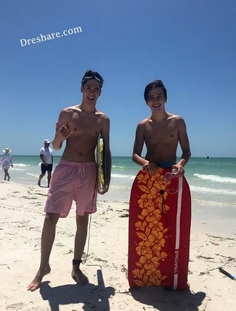 Michael Campion Height, Weight, Age, Biography, Girlfriend, Family & Wiki 8 Michael Campion on the beach with his friend louis