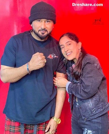 Sameeksha Sud Height, Weight, Age, Boyfriend, Biography, Family & More 18 Sameeksha Sud with Punjabi Rapper Honey Singh