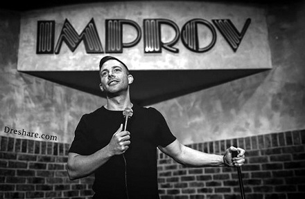 Stevie Blue Eyes Wiki, Age, Girlfriend, Wife, Biography, Family & More 8 Stevie Blue Eyes performing stand-up comedy at Improv Comedy Club
