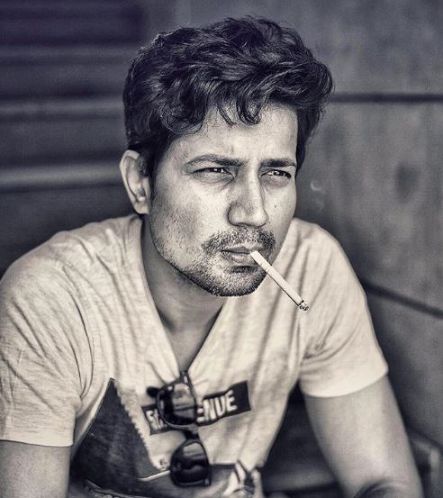 Sumeet Vyas Height, Weight, Age, Wife, Girlfriend, Biography, Family & More 21 Sumeet Vyas smoking cigarette