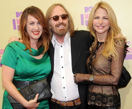 Dana York Wiki (Tom Petty's Wife) Age, Biography, Kids, Family & More 8 Tom Petty with his wife Dana York and daughter Adria Petty