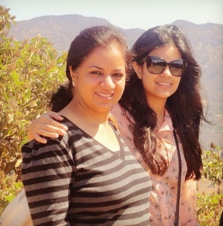 Aakriti Khurana Wiki, Age (Aparshakti Khurana's Wife) Biography, Family & More 8 An old picture of Aakriti Khurana with her mother Manju Ahuja