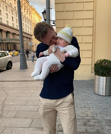 Anna Sharypova Height, Weight, Age, Husband, Boyfriend, Biography & More 8 Anna Sharypova's husband André Schürrle and son Kaia Schürrle