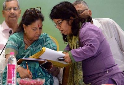 Arti Dogra (IAS) Height, Weight, Age, Husband, Biography, Family & More 5 Arti Dogra with Vasundhara Raje Scindia