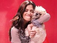 Bianca Umali Height, Weight, Age, Husband, Boyfriend, Biography & More 4 Bianca Umali with her Pet Dog