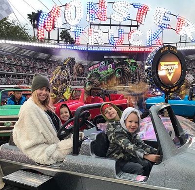 Chelsey Desmond Wiki, Age (Ian Desmond's Wife) Kids, Biography & More 7 Chelsey Desmond picnic party with children