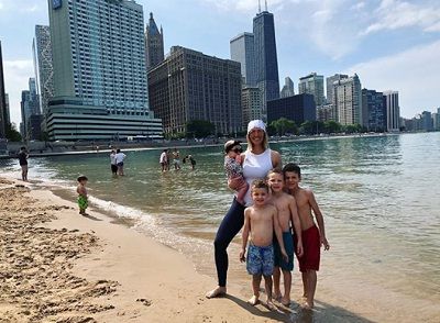 Chelsey Desmond Wiki, Age (Ian Desmond's Wife) Kids, Biography & More 5 Chelsey Desmond with her kids enjoyed on the beach