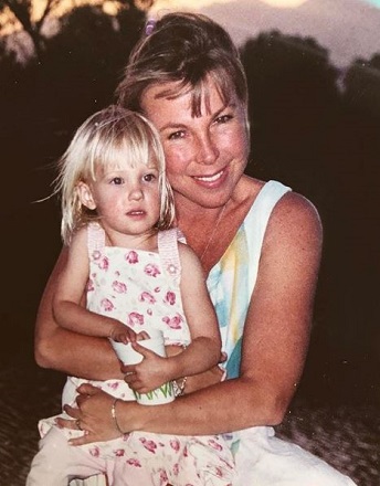 Veronica Dunne Height, Weight, Age, Boyfriend, Biography, Family & More 6 Childhood picture of Veronica Dunne with her mom Kristine Dunne