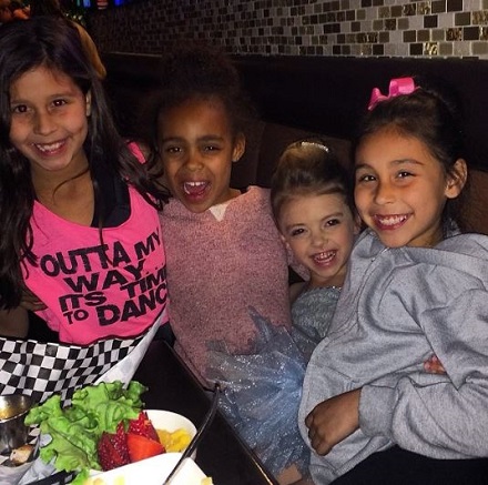 Coco Quinn enjoying with her friends