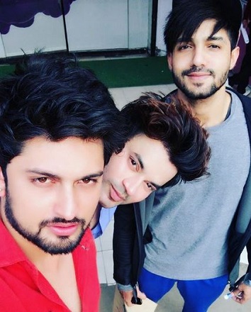 Dr Abhinit Gupta (Dr Bollywood) Wiki, Age, Girlfriend, Wife, Height, Weight & Biography 8 Dr Abhinit Gupta wih his friends