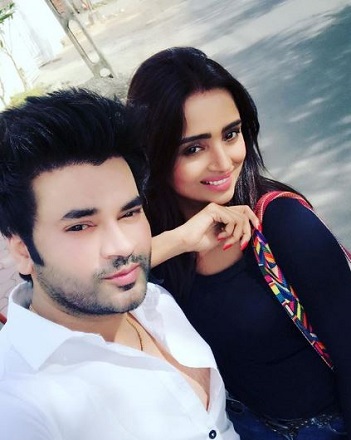 Dr Abhinit Gupta (Dr Bollywood) Wiki, Age, Girlfriend, Wife, Height, Weight & Biography 10 Doctor Bollywood with actress Parul Chauhan