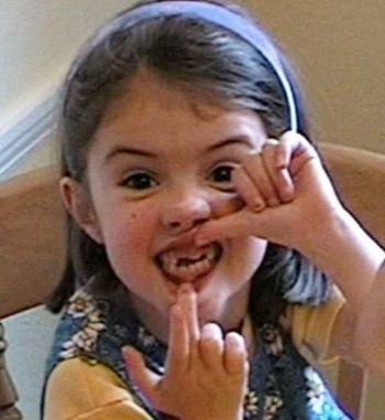 Emily Coates Wiki, Age, Height, Weight, Girlfriend, Biography, Family & More 3 Emily Coates Childhood photo