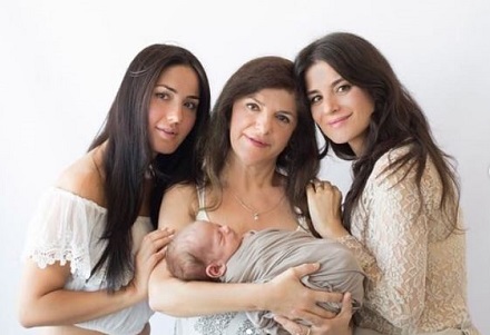 Farah Karimaee Height, Weight, Age, Boyfriend, Husband, Biography & More 6 Farah Karimaee with her mother, sister Toloue Karimaee, and niece