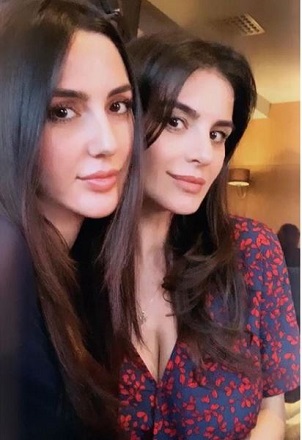 Farah Karimaee Height, Weight, Age, Boyfriend, Husband, Biography & More 10 Farah Karimaee with her sister Toloue Karimaee