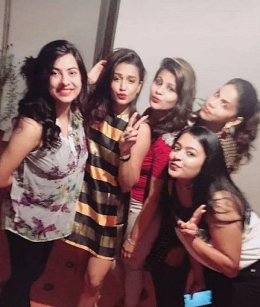 Garima Chaurasia Height, Weight, Age, Boyfriend, Husband, Biography & More 10 Garima Chaurasia with her college friends