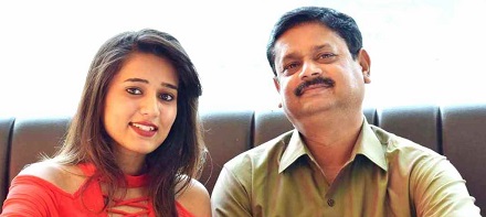 Garima Chaurasia Height, Weight, Age, Boyfriend, Husband, Biography & More 5 Garima Chaurasia with her dad Anil Chaurasia