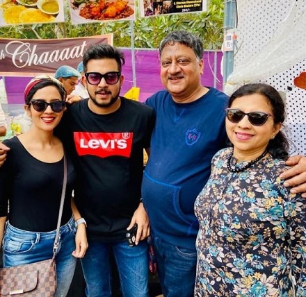 Garima Goel Wiki, Age, Husband, Boyfriend, Height, Weight & Biography 5 Garima Goel with her mom, dad, and brother Raghav Goel