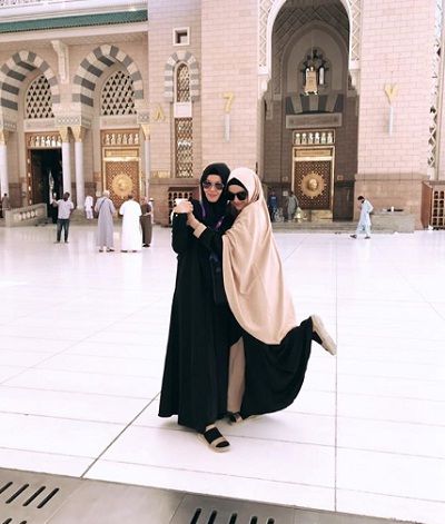 Hana Hanifah Wiki, Age, Height, Weight, Boyfriend, Husband & Biography 4 Hana Hanifah with her mother