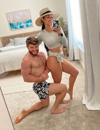 Jeff Nippard Height, Weight, Age, Wife, Girlfriend, Biography & More 11 Jeff Nippard with his girlfriend Stephanie Buttermore