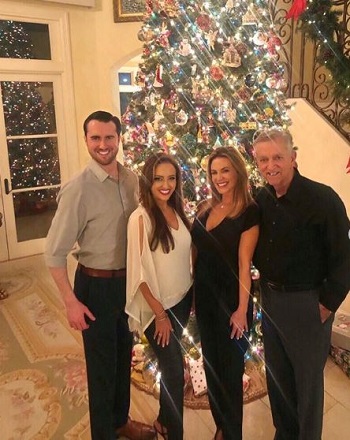 Jennifer Eckhart Wiki, Age, Husband, Height, Weight, Biography & More 8 Jennifer Eckhart with her father, mother Cindy Love Eckhart, and brother James Eckhart