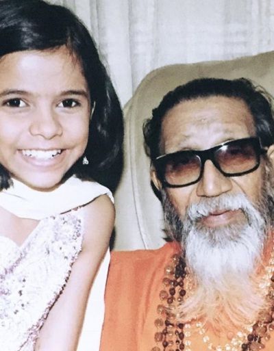 Kartiki Gaikwad Wiki, Age, Husband, Boyfriend, Biography, Family & More 10 Kartiki Gaikwad with Balasaheb Thackeray