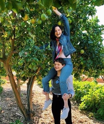 Meganne Young Height, Weight, Age, Boyfriend, Husband, Biography & More 20 Meganne Young collect citrus fruits with Joey King