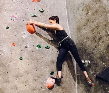 Meganne Young Height, Weight, Age, Boyfriend, Husband, Biography & More 19 Meganne Young rock climbing in the Hive Bouldering Gym