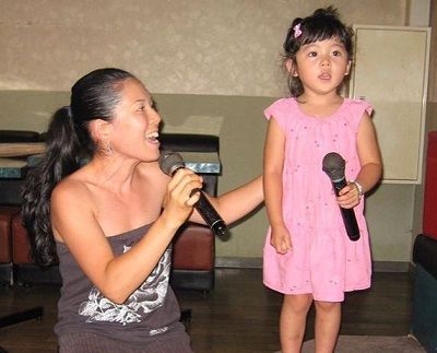 Momona Tamada Age, Height, Weight, Biography, Boyfriend & Family 6 Childhood Photo: Momona Tamada with her mother