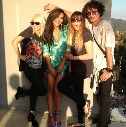 Naya Rivera Height, Weight, Age, Husband, Boyfriend, Biography & More 12 Naya Rivera with her friends