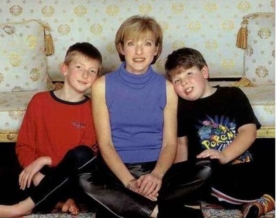 Piers Cameron Wiki (Mary Austin's Ex-husband) Age, Biography, Kids & More 3 Piers Cameron wife Mary Austin with their two Kids Richard Frederick and Jamie Alistair