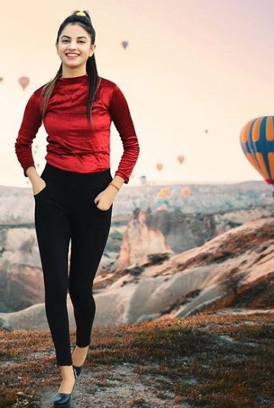 Piyanka Mongia Wiki, Age, Height, Weight, Boyfriend, Husband & Biography 6 Piyanka Mongia Height & Weight