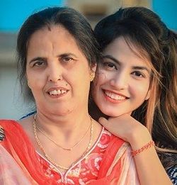 Piyanka Mongia Wiki, Age, Height, Weight, Boyfriend, Husband & Biography 3 Piyanka Mongia's mother