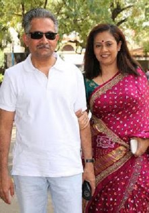 Ramakrishnan Wiki (Lakshmy Ramakrishnan's Husband) Age, Kids, Biography & More 5 Ramakrishnan with his wife Lakshmy Ramakrishnan