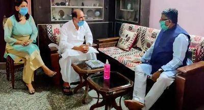 Ravi Shankar Prasad (BJP Leader) with Sushant Singh Rajput Father KK Singh at the Patna house