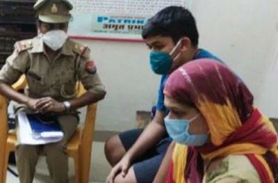 Richa Dubey Wiki (Vikas Dubey's Wife) Age, Biography, Family & More 10 Richa Dubey & her son in police station