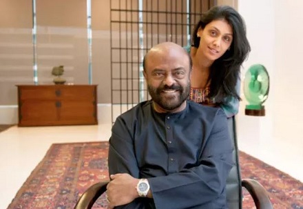 Roshni Nadar (HCL) Age, Husband, Boyfriend, Net worth, Biography & More 4 Roshni Nadar with her father Shiv Nadar