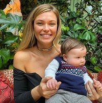 Samantha Hoopes Height, Weight, Age, Husband, Boyfriend, Biography & More 5 Samantha Hoopes with her son George William