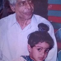 Samyuktha Menon Age, Height, Weight, Boyfriend, Husband, Biography & More 6 Samyuktha Menon Childhood Picture with her Grandfather