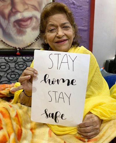 Saroj Khan Height, Weight, Age, Husband, Children, Biography & More 11 Saroj Khan asked people to stay safe in coronavirus