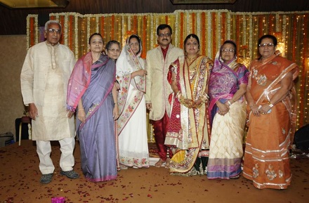 Sima Taparia with her whole family