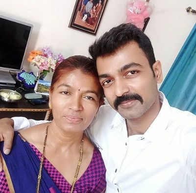 Susheel Gowda Wiki, Age, Wife, Biography, Family, Death & More 5 Susheel Gowda with his mother