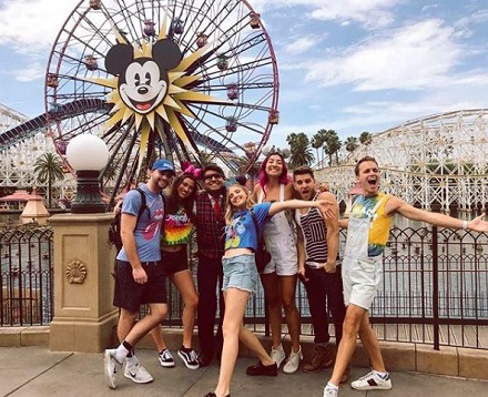 Veronica Dunne Height, Weight, Age, Boyfriend, Biography, Family & More 8 Veronica Dunne enjoying with her friends