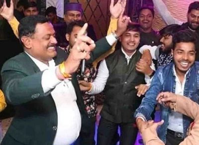 Khushi Dubey Wiki (Amar Dubey's Wife) Age, Biography, Family & More 9 Vikas Dubey dancing in his nephew's marriage