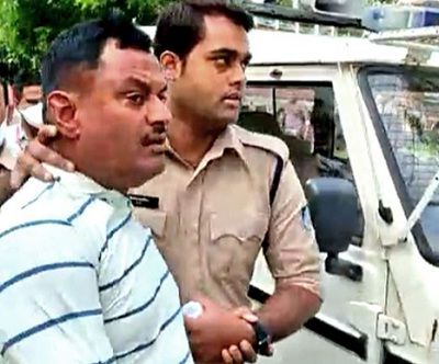 Richa Dubey Wiki (Vikas Dubey's Wife) Age, Biography, Family & More 3 Vikas Dubey in Madhya Police Custody