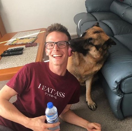 iDubbbz (Ian Carter) Height, Weight, Age, Girlfriend, Biography & More 6 iDubbbz with his pet dog